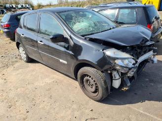 demontáž osobní automobily Renault Clio Clio III (SR), Van, 2005 / 2014 1.2 16V 75 2012/3