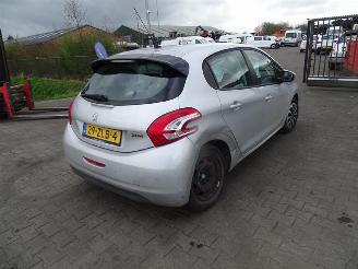 dommages  camping cars Peugeot 208 1.2 2013/1