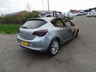 uszkodzony ciężarówki Opel Astra 1.4 16v 2012/11