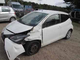 škoda osobní automobily Toyota Aygo 1.0 X - 5 Drs 2016/5