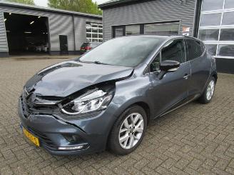 Salvage car Renault Clio 0.9 TCE LIMITED 2018/10