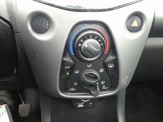 Toyota Aygo 1.0 VVT-i x-play Airco picture 16