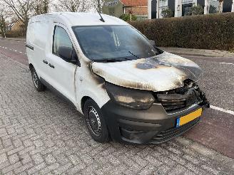 damaged passenger cars Renault Kangoo 1.5 dcI 2021/6