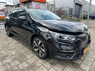 uszkodzony samochody osobowe Renault Mégane Estate 1.3 TCe Bose 2019/11