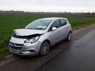 uszkodzony samochody osobowe Opel Corsa E 1.3 cdti 2016/2