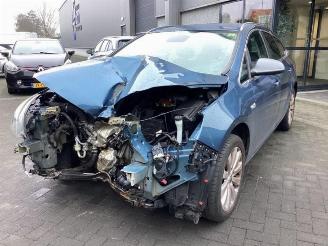 krockskadad bil auto Opel Astra Astra J Sports Tourer (PD8/PE8/PF8), Combi, 2010 / 2015 1.4 Turbo 16V 2013/4