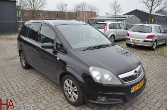 Opel Zafira 2.2 Temptation picture 3