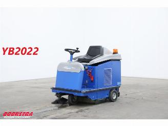 dommages machines Komatsu  95 BJ 2022 33Hrs! Kehrmaschine / Veegmachine 2022/1