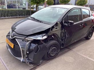 Voiture accidenté Toyota Yaris Yaris III (P13), Hatchback, 2010 / 2020 1.0 12V VVT-i 2015/10