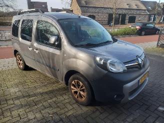 Renault Kangoo FAMILY-12TCE EXPRESSION picture 2