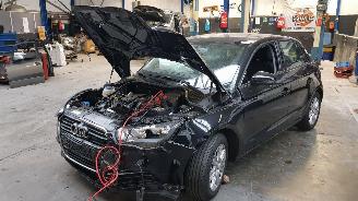 Voiture accidenté Audi A1 A1 Sportback 1,2 TFSI Attraction Pro 2014/6