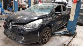 Voiture accidenté Renault Clio Clio 1.5 DCI Eco Expression 2013/10