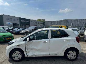 Damaged car Kia Picanto 1.0 MPi ComfortPlusLine BJ 2020 57620 KM 2020/6