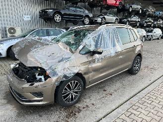 uszkodzony samochody osobowe Volkswagen Golf Sportsvan 1.6 TDI 2016/2