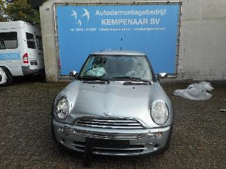 voitures voitures particulières Mini Mini Mini One/Cooper (R50) Hatchback 1.6 16V One (W10-B16A) [66kW]  (06-200=
1/09-2006) 2006
