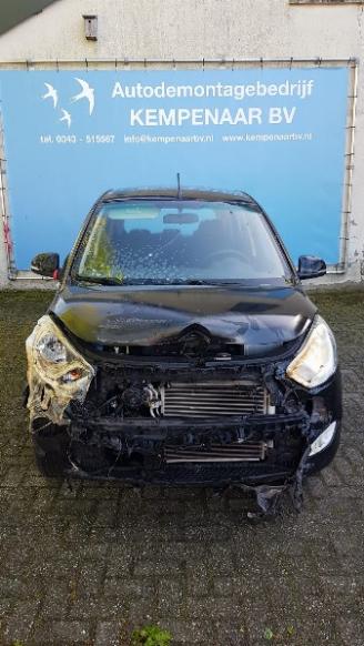 uszkodzony samochody osobowe Hyundai I-10 i10 (F5) Hatchback 1.1i 12V (G4HG5) [51kW]  (04-2011/12-2013) 2011