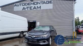 Coche siniestrado Toyota Auris Auris (E18), Hatchback 5-drs, 2012 / 2019 1.8 16V Hybrid 2017/1