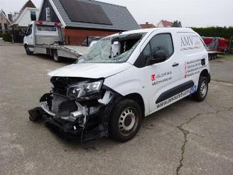damaged passenger cars Peugeot Partner Partner (EF/EU), Van, 2018 1.5 BlueHDi 100 2023/4