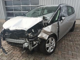 Voiture accidenté Opel Zafira Zafira Tourer (P12) MPV 1.4 Turbo 16V EcoFLEX (B14NET(Euro 6)) [103kW]=
  (10-2011/05-2016) 2015/10