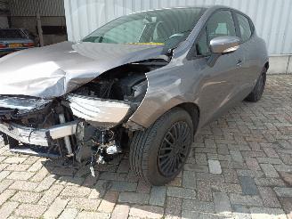 damaged caravans Renault Clio Clio IV (5R) Hatchback 5-drs 0.9 Energy TCE 90 12V (H4B-400(H4B-A4)) [=
66kW]  (11-2012/...) 2014/7