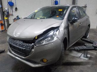 Voiture accidenté Peugeot 208 208 I (CA/CC/CK/CL) Hatchback 1.2 Vti 12V PureTech 82 (EB2F(HMZ)) [60k=
W]  (03-2012/12-2019) 2013/7