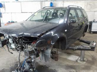 uszkodzony samochody osobowe Volkswagen Bora Bora Variant (1J6) Combi 2.3 V5 (AGZ) [110kW]  (05-1999/10-2000) 2000/8