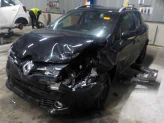 Auto incidentate Renault Clio Clio IV Estate/Grandtour (7R) Combi 5-drs 1.5 Energy dCi 75 FAP (K9K-6=
12) [55kW]  (01-2013/08-2021) 2015/1