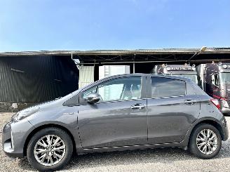 Voiture accidenté Toyota Yaris gereserveerd 1.5 Hybrid 87pk automaat Dynamic 5drs - nap - line + front assist - camera - keyless entry + start - clima - cruise contr 2019/12