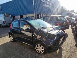Salvage car Peugeot 107 5 drs 50kw  cool edition 2012/2