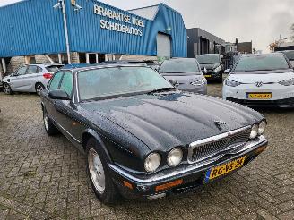 Damaged car Jaguar XJ EXECUTIVE 3.2 orgineel in nederland gelevert met N.A.P 1997/3