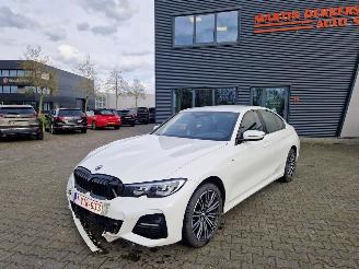 Vaurioauto  passenger cars BMW 3-serie 320i AUTOM / M-PAKKET / 33 DKM 2019/5
