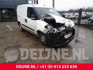 Voiture accidenté Opel Combo Combo, Van, 2012 / 2018 1.3 CDTI 16V ecoFlex 2015/10