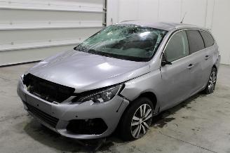 Damaged car Peugeot 308  2020/7