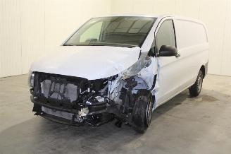 uszkodzony samochody ciężarowe Mercedes Vito  2021/2