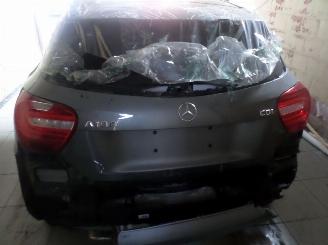 uszkodzony samochody ciężarowe Mercedes A-klasse 1500 diesel 2015/1