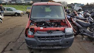 uszkodzony samochody ciężarowe Fiat Doblo  2004/8