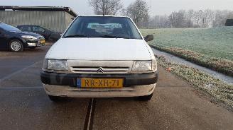 damaged passenger cars Citroën Saxo  1997/5