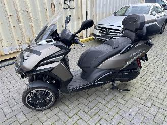 dommages motocyclettes  Peugeot Metropolis 400 NEW / NIEUWE / FULL OPTIONS MAT, START AND DRIVE 2023/6