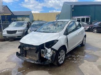 uszkodzony samochody osobowe Mazda 2 2 (DE), Hatchback, 2007 / 2015 1.3 16V S-VT High Power 2010/2