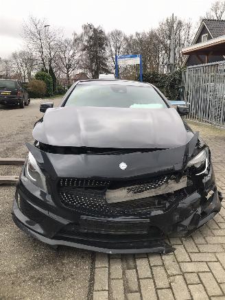 Damaged car Mercedes Cla-klasse CLA 220 D SHOOTINGBREAK 2015/9