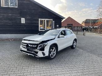 Damaged car Mercedes GLA 200 AUTOMAAT Panoramadak Navi Clima Camera Leer PDC B.J 2017 2017/5