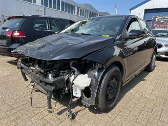 Damaged car Volkswagen Polo Polo VI (AW1), Hatchback 5-drs, 2017 1.0 MPI 12V 2021/3