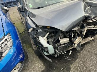 damaged passenger cars Renault Mégane  2015/12